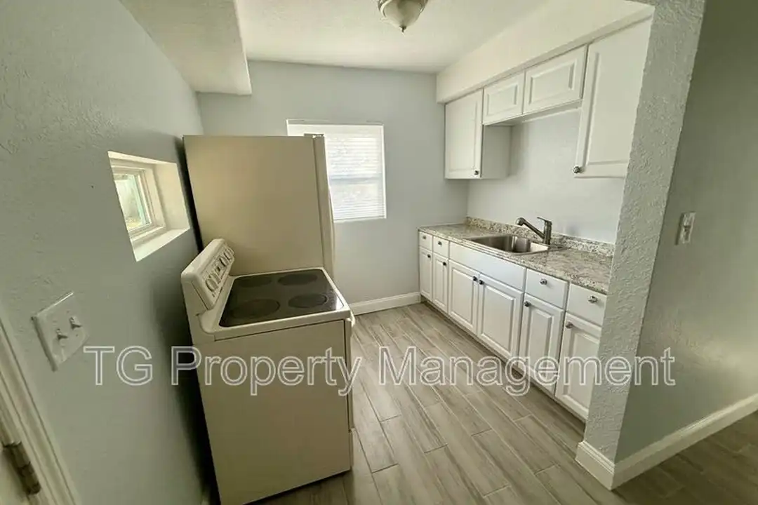 4721 E Castlewood Dr – pohled 5