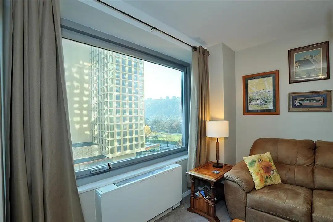320 Fort Duquesne Blvd #8M - More