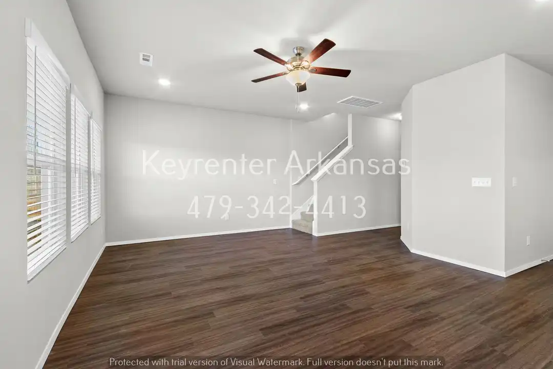 811 E Sparrow Cir - More