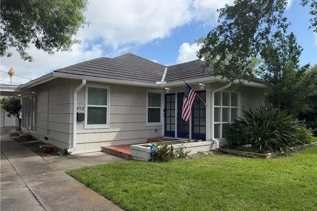 452 Delaine Dr – photo 1