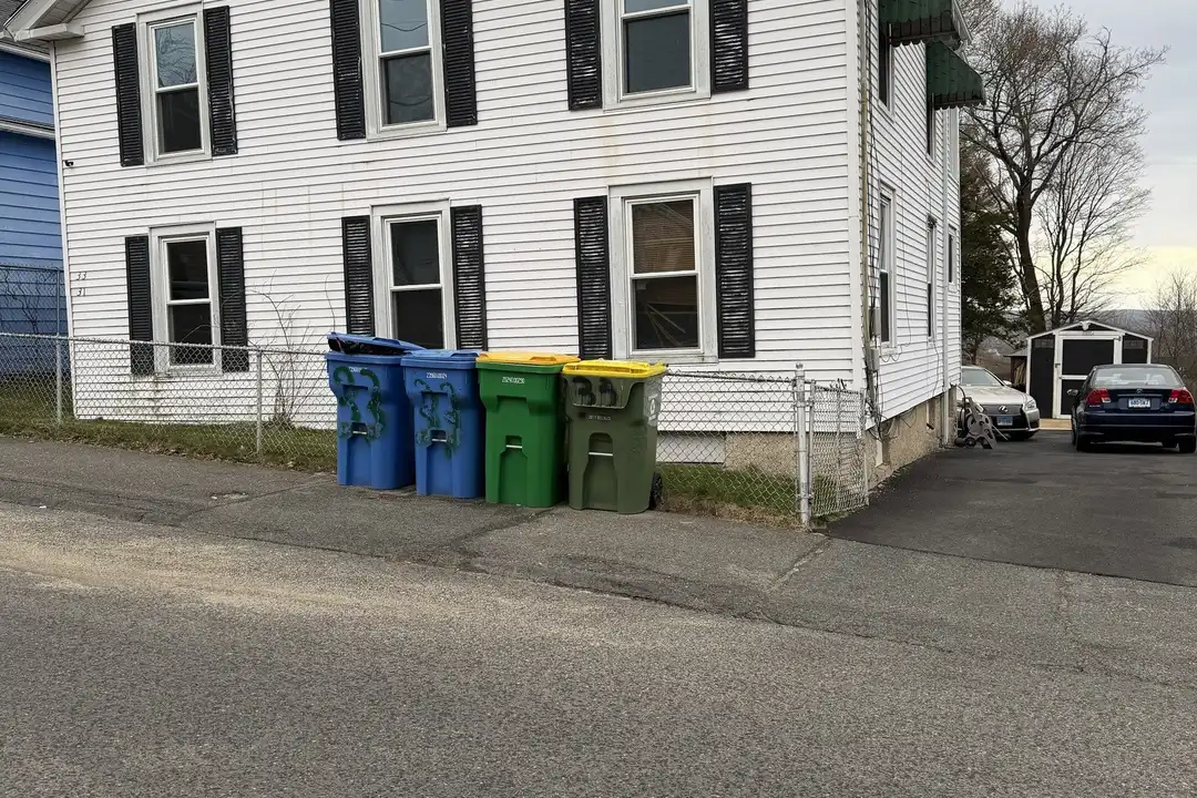 33 Pilgrim Ave – photo 1 of 21