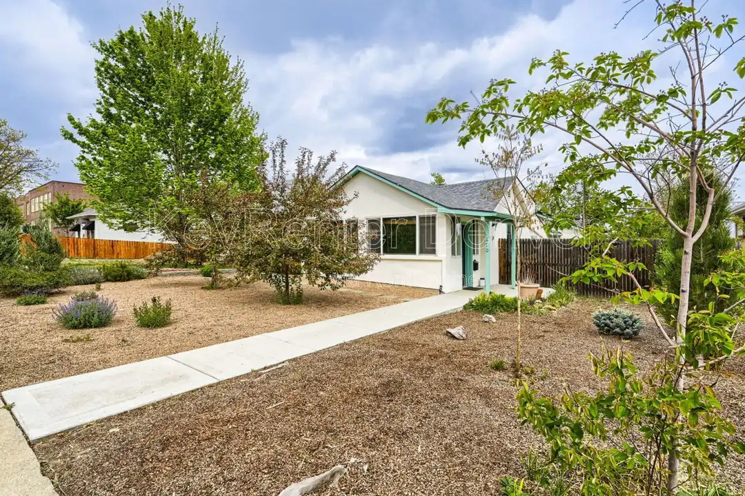 4870 Beach Ct – pohled 2