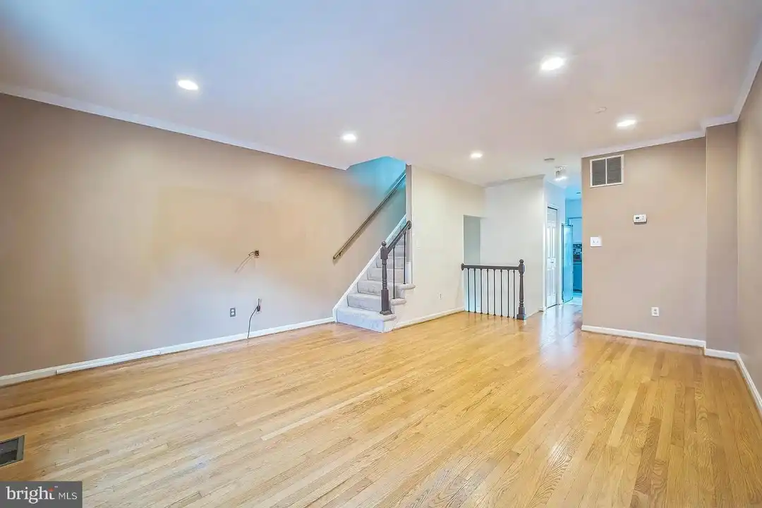 948 S Rolfe St - View 4