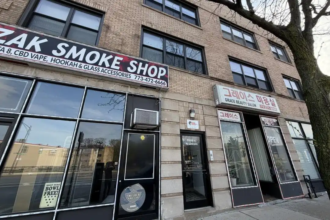 5509 N Lincoln Ave - More