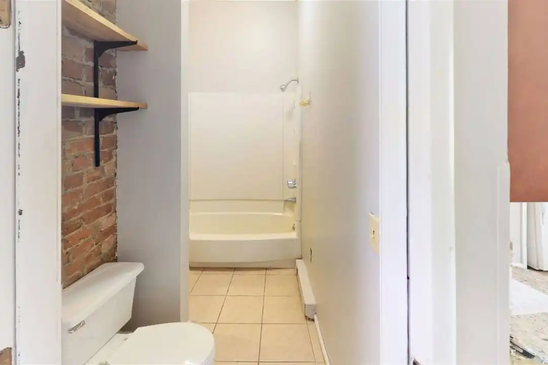 426 Ada St - View 3