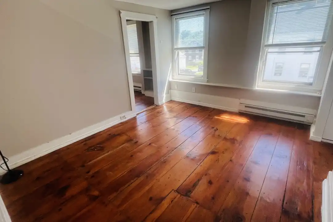 347 NE Main St unit 4 - View 3