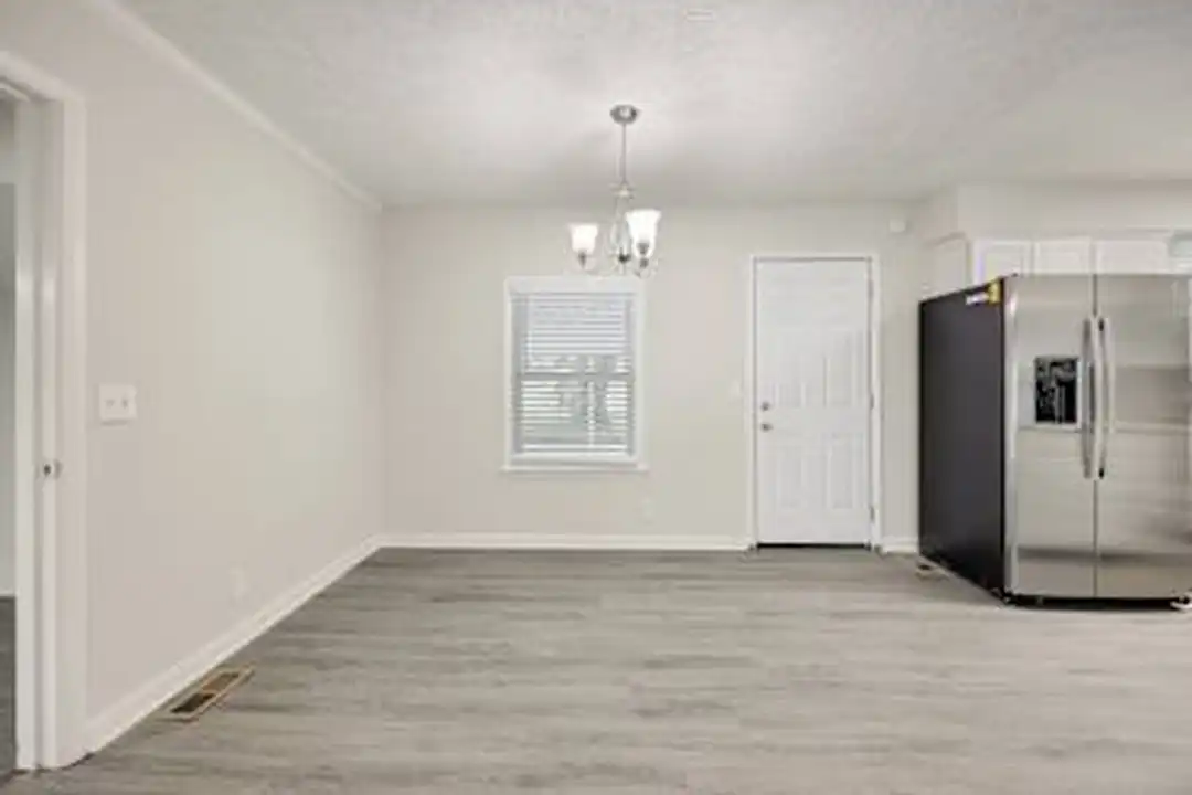 1612 Southgate Dr - View 4