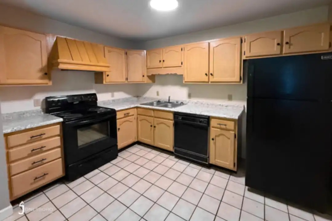 910 Markle St - View 3