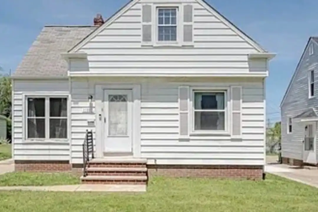 11007 Wallingford Ave – photo 1