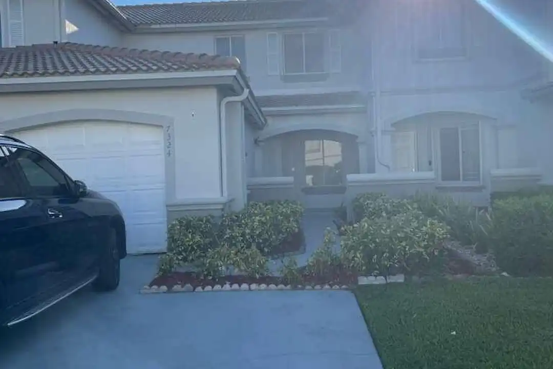 7324 SW 162nd Ct - View 3