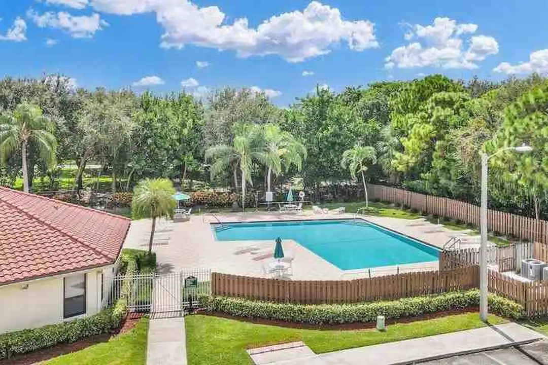 3350 Jaywood Terrace unit J221 - View 2