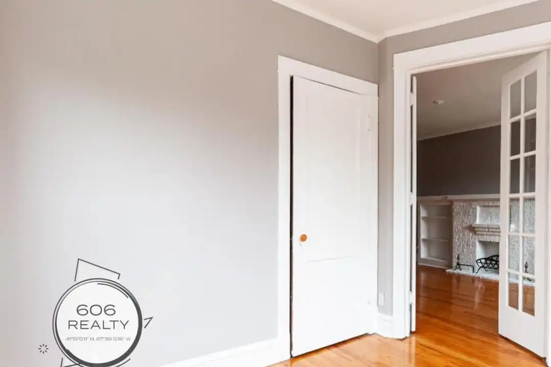 1644 W Summerdale Ave - View 3