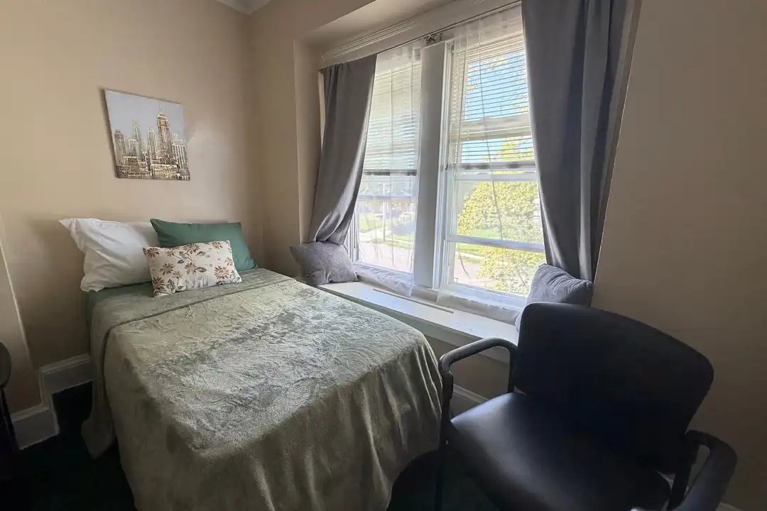 1841 Colonnade Rd unit 2 – photo 1