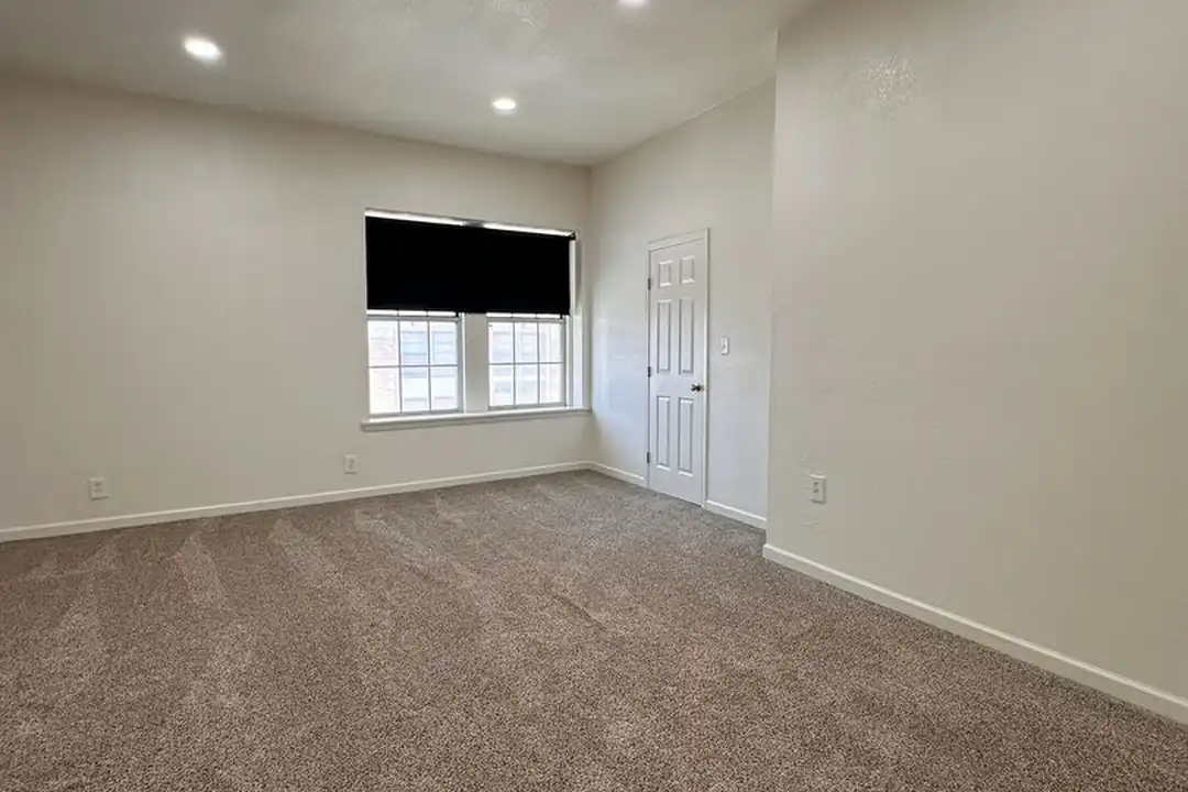 108 E Lee St - View 3