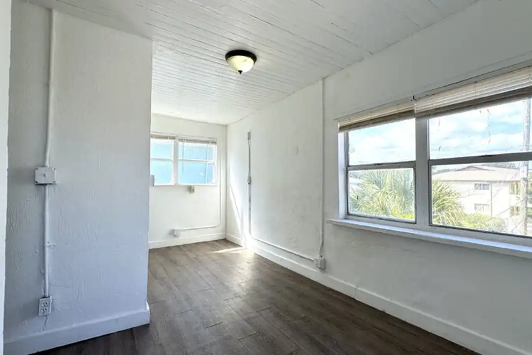 419 N Wild Olive Ave unit 6 - View 3