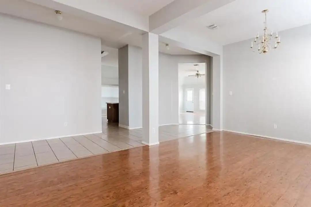 1514 Clear Creek Dr - View 5