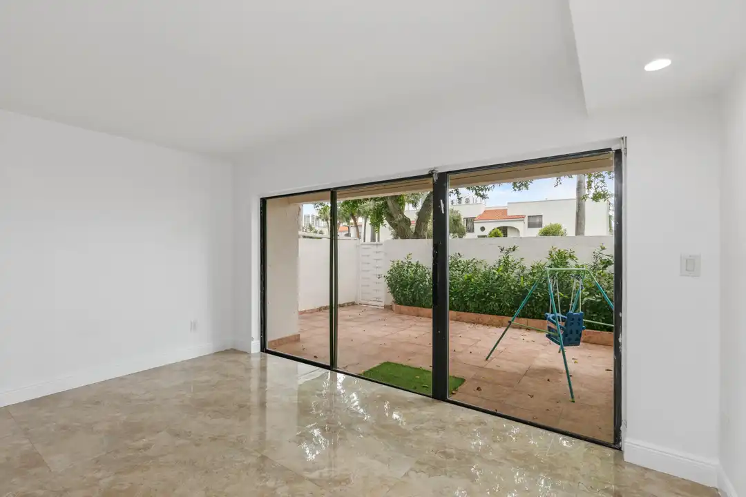 Apartment in Aventura - More