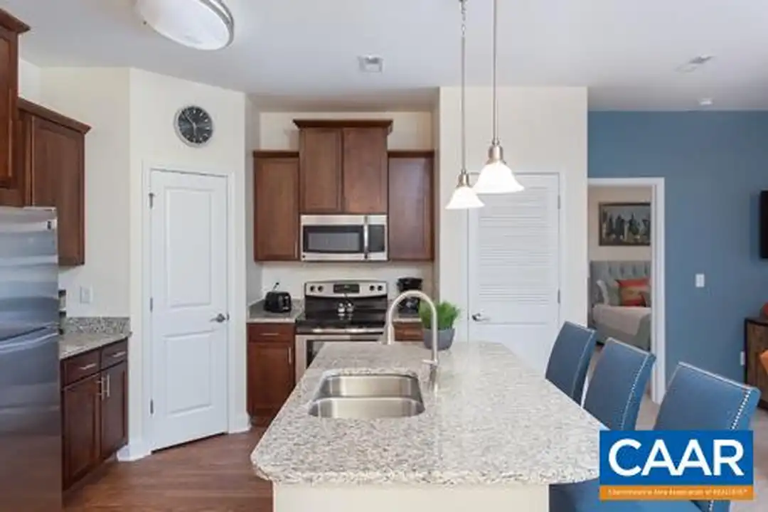 2240 Reserve Cir - More