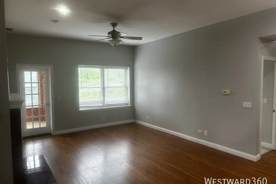 Apartment in Chicago - More