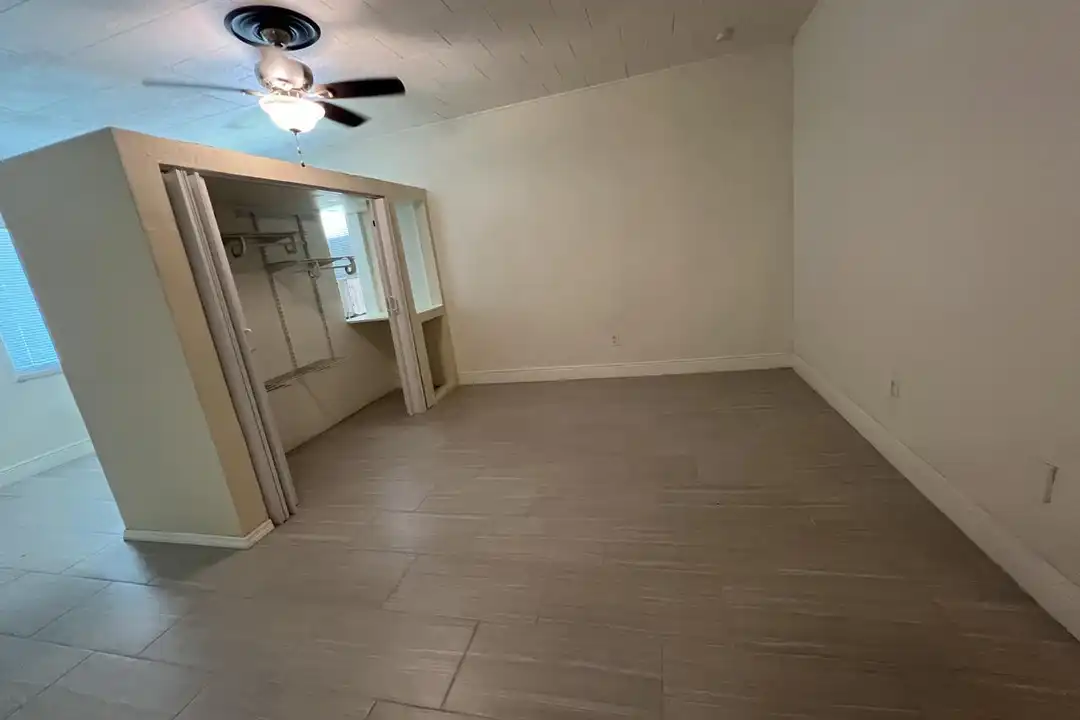 1005 Vine St unit C - View 3