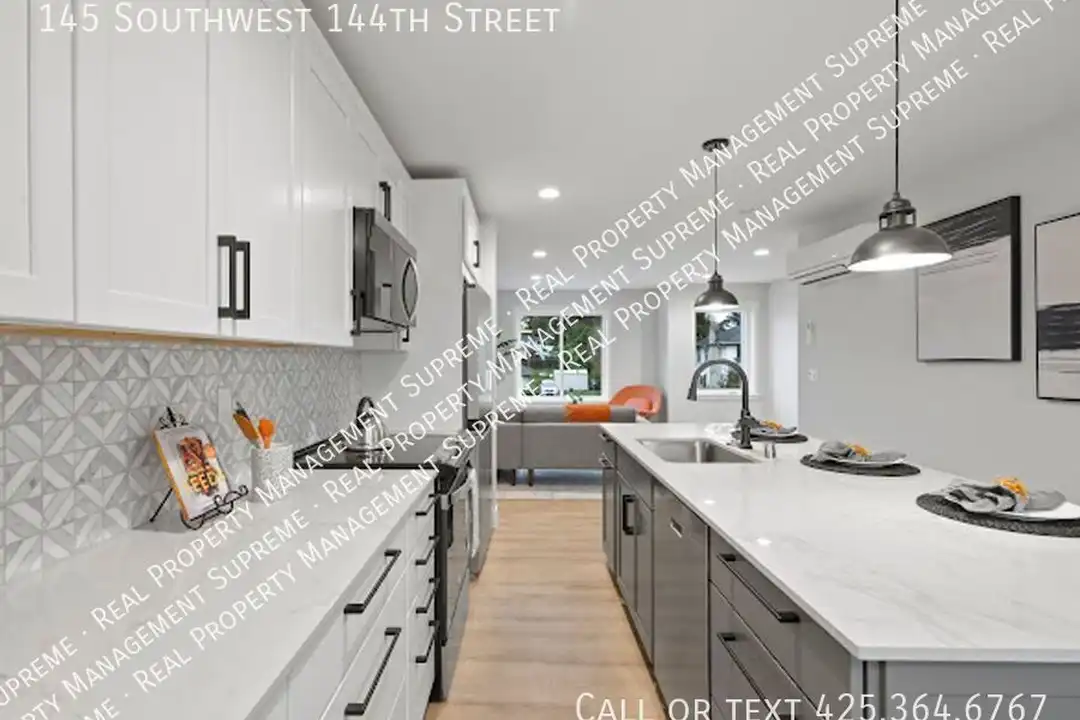 Apartment in Burien - View 3
