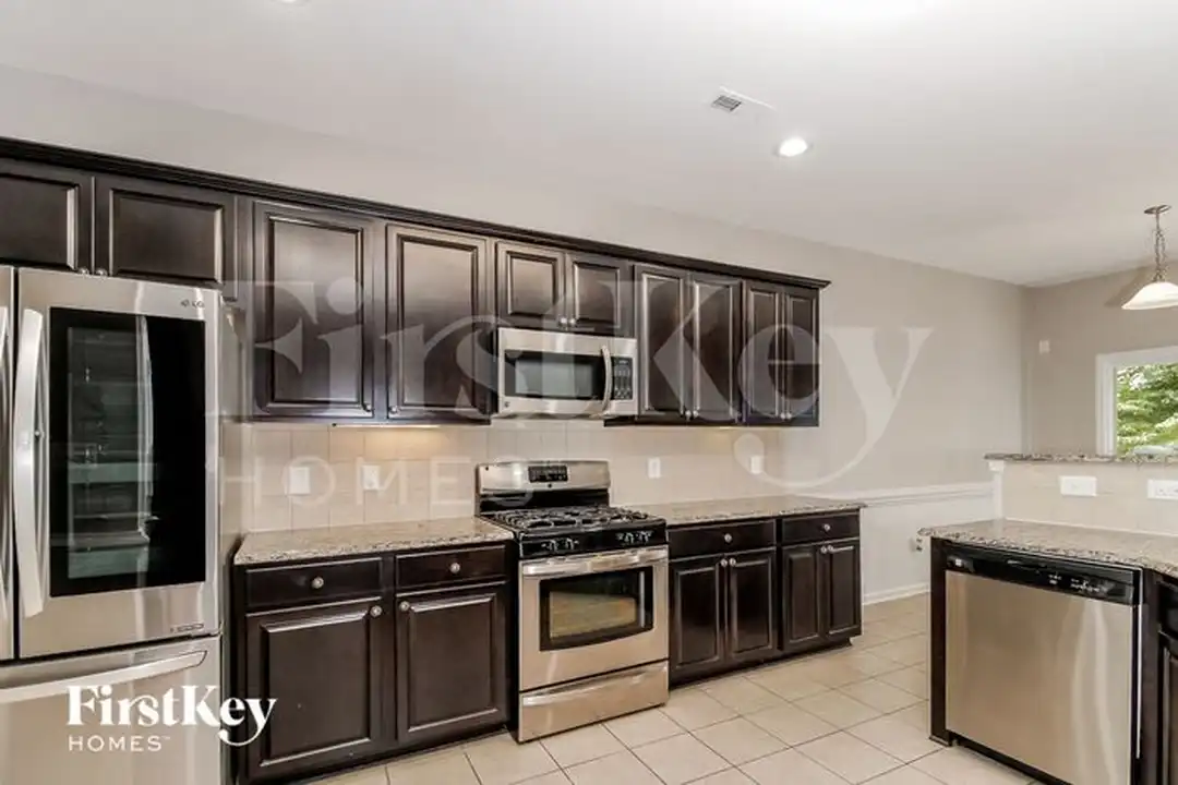 2675 Lamplight Cir - View 5