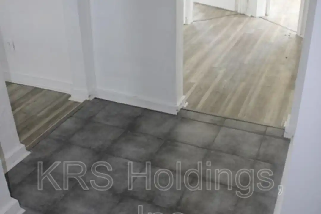 1821 Lasalle Ave - View 4