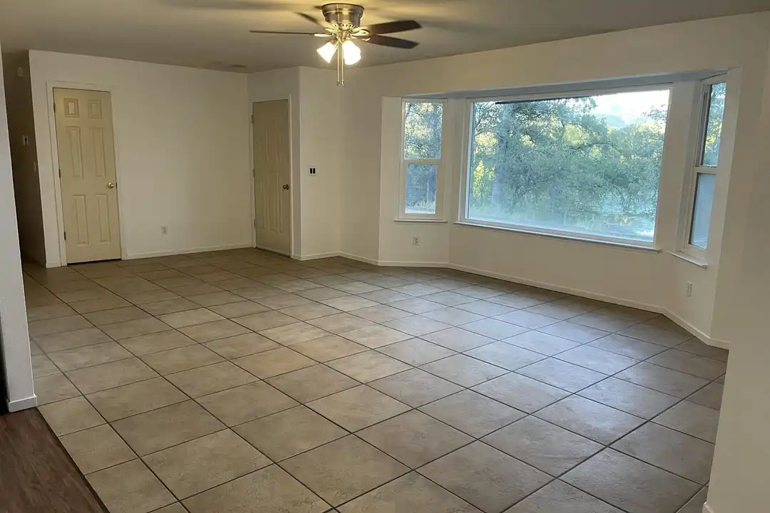 31698 Comanche Rd - More