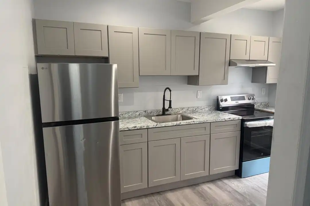 Apartment in Trenton - View 4