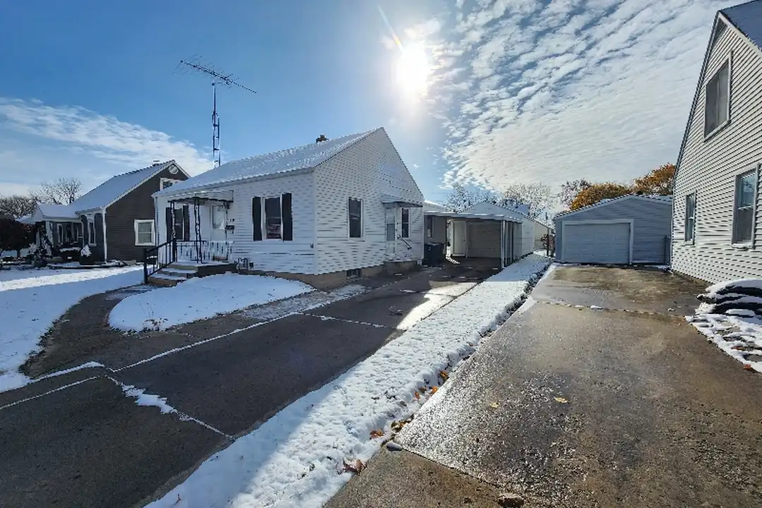 229 New St – photo 1 of 14