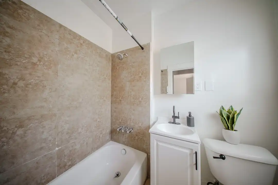 Apartment in Long Beach - More