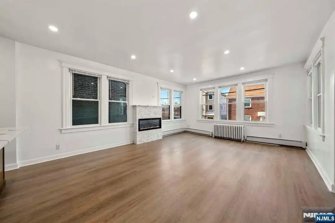 170 Cedar St unit Fl 1 - View 5