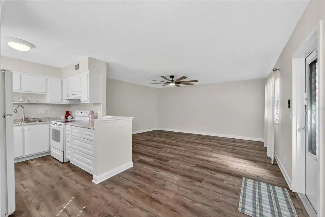 1802 Bedford Ln #12 - More
