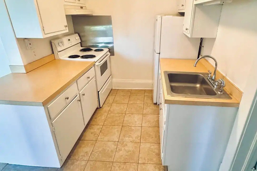 2920 Rhodes Cir S unit Apt B - More