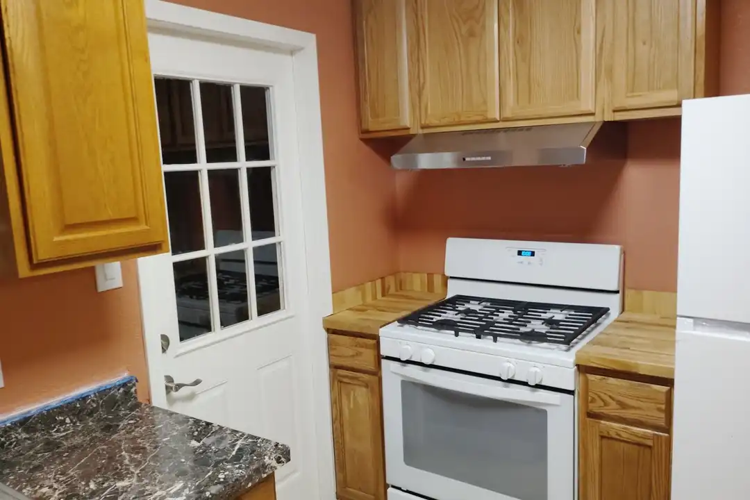 114 W Wetmore St – photo 1 of 8
