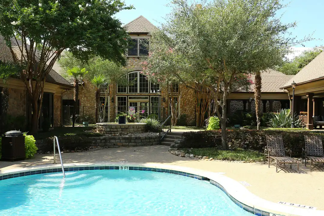 6707 Brodie Ln - More