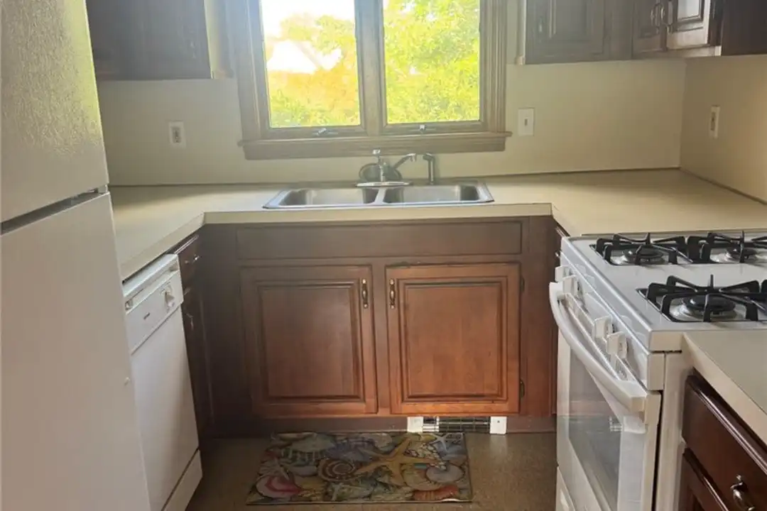 Apartment in Warren - View 4
