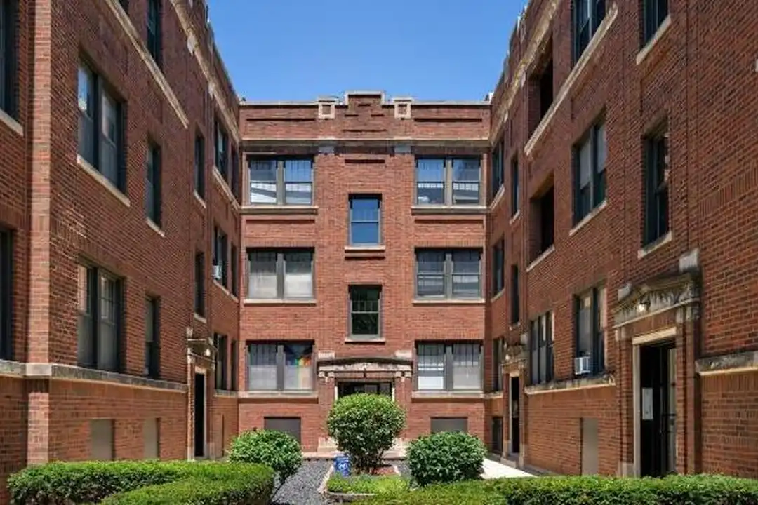 656 W Cornelia Ave - View 2