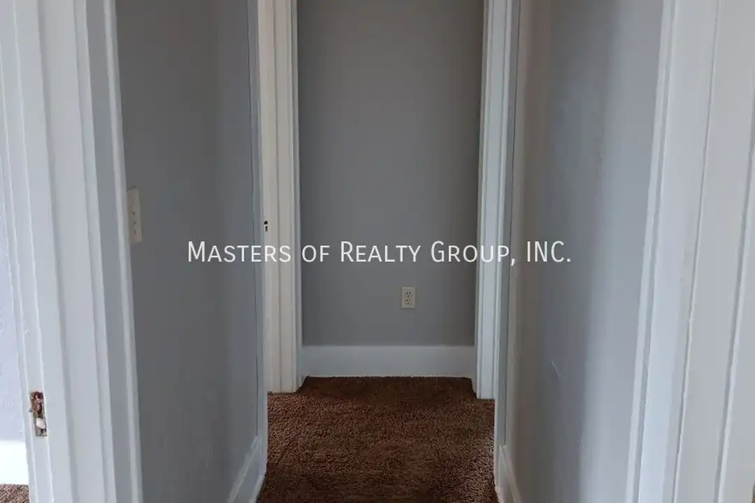 1129 Diamond Ave - More
