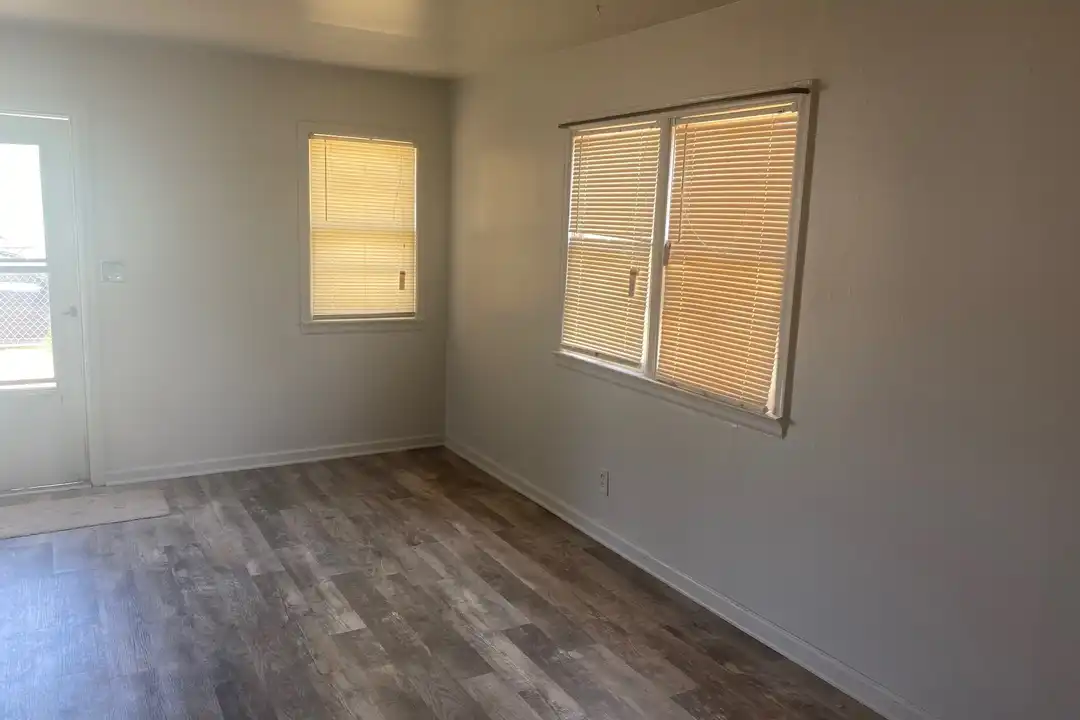 607 Morgan Ave - More
