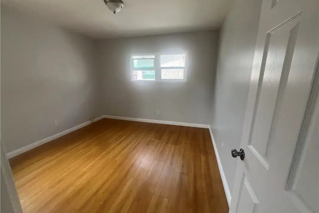 9649 Harvard St - View 4