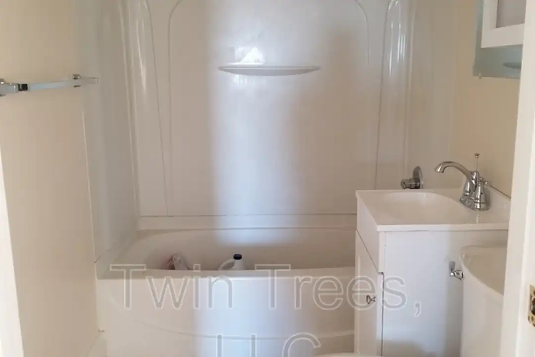 560 Old Bethel Rd unit B - More