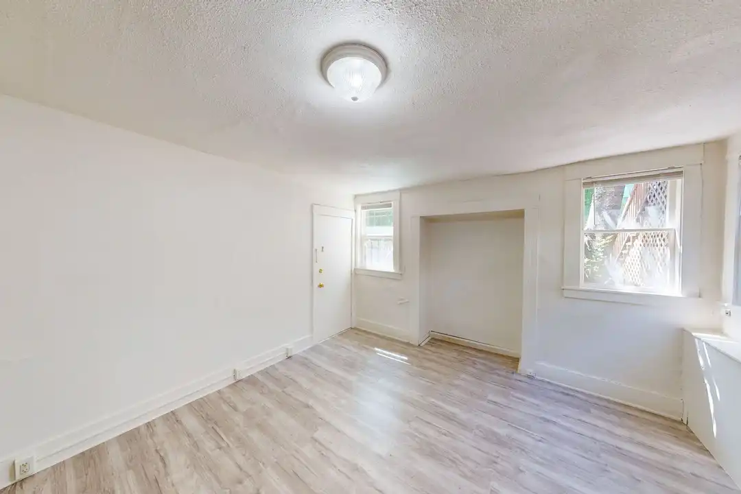 1110 E John St unit B - View 4