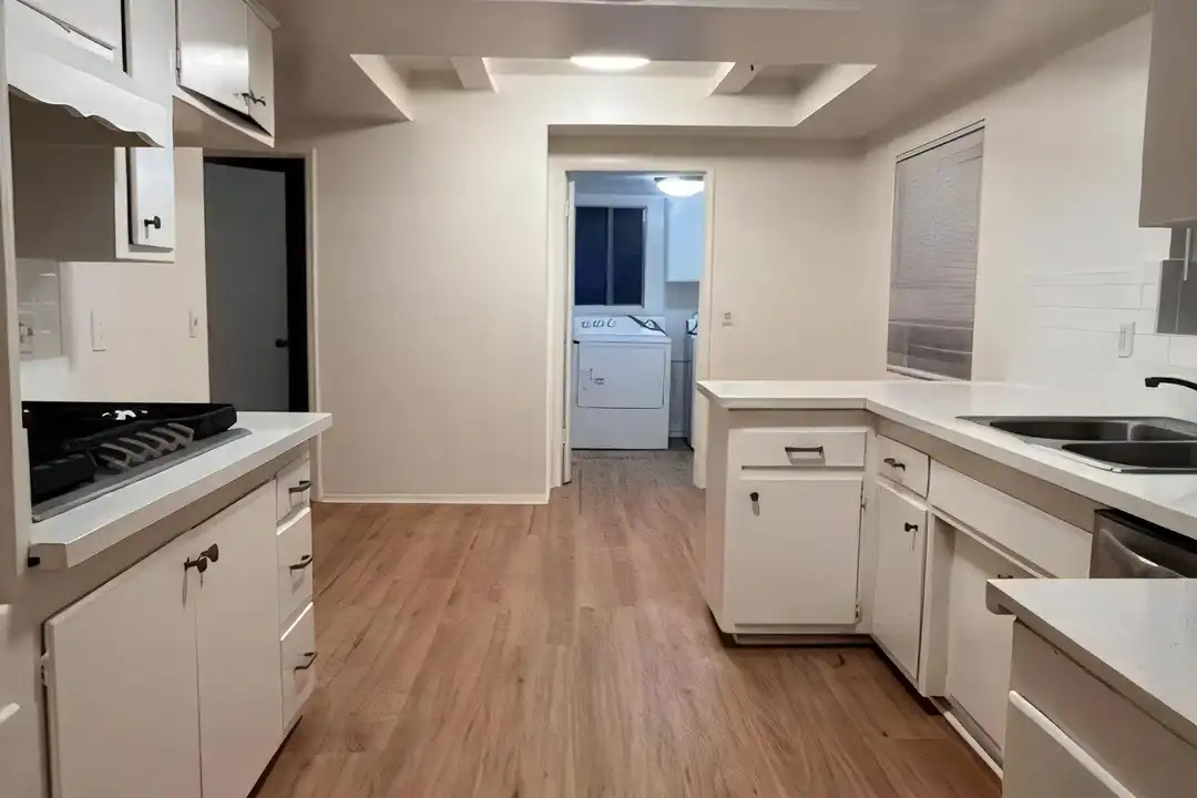 5154 Crown Ave - View 3
