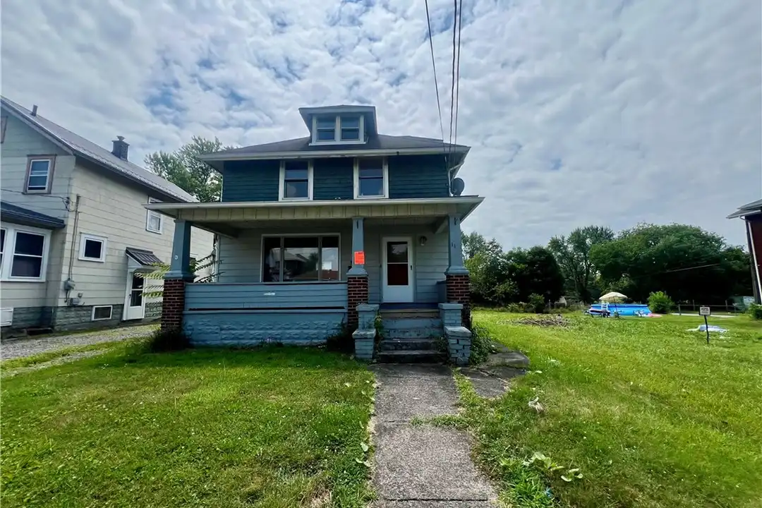 1115 Bond St – photo 1 of 9