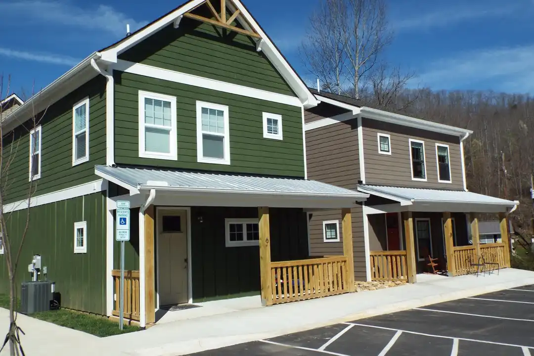 1 Landing Ln – photo 1 of 25
