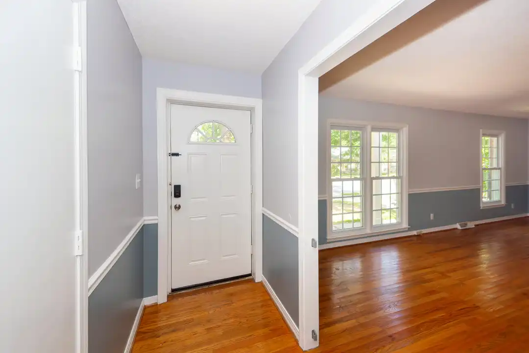 109 Runnymede Ln - View 4