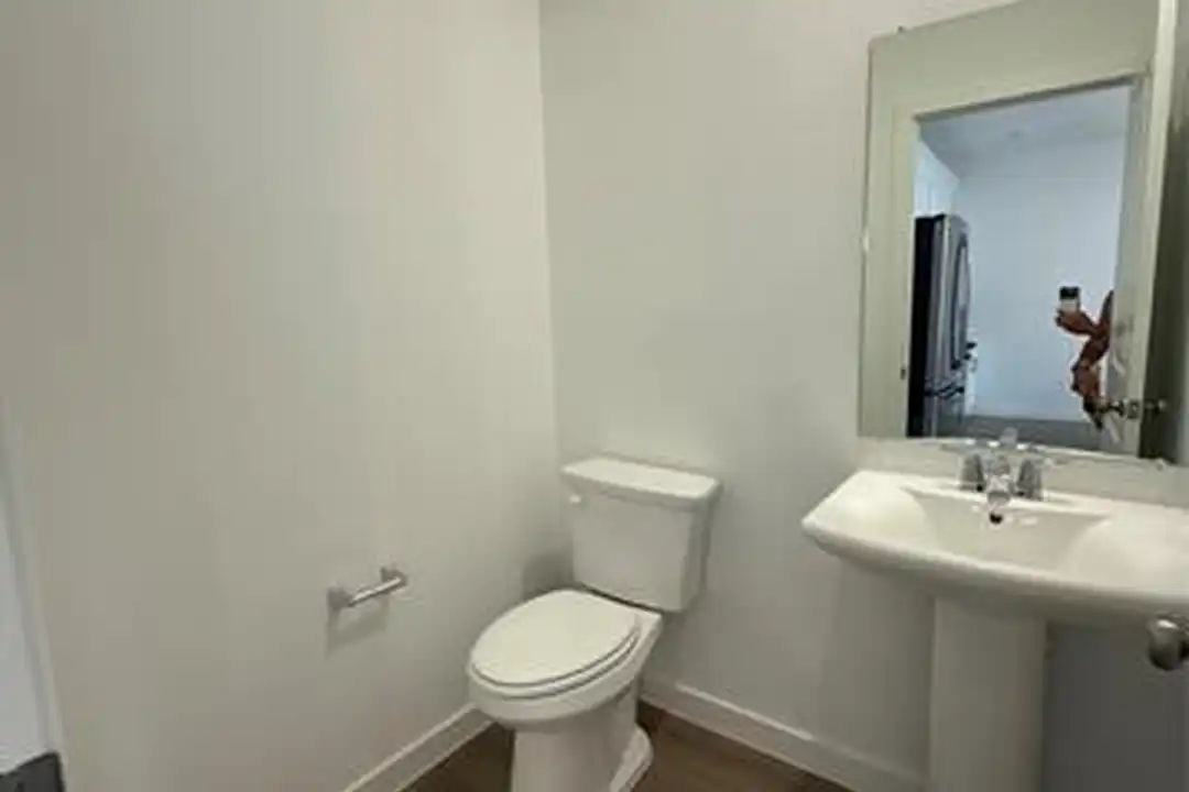 7621 Dakota Dr - View 5