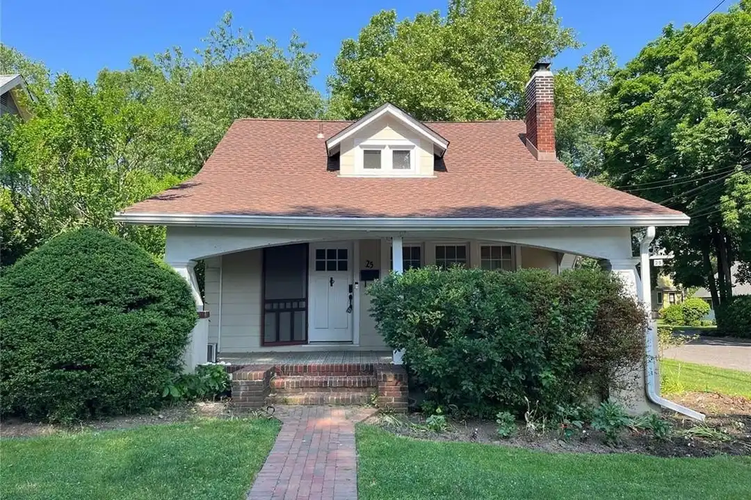 25 Willow Ave – photo 1 of 16