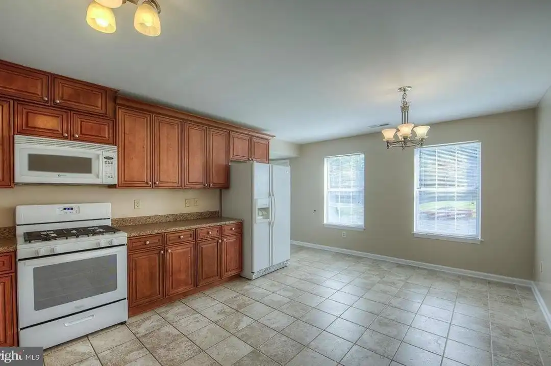 5678 Sutter Ln - View 6